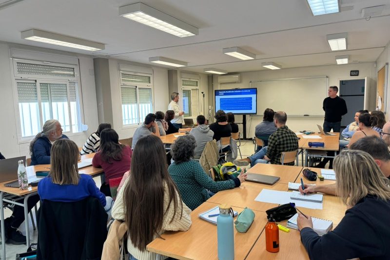 De la prohibición al liderazgo: cómo convertir la IA en aliada pedagógica